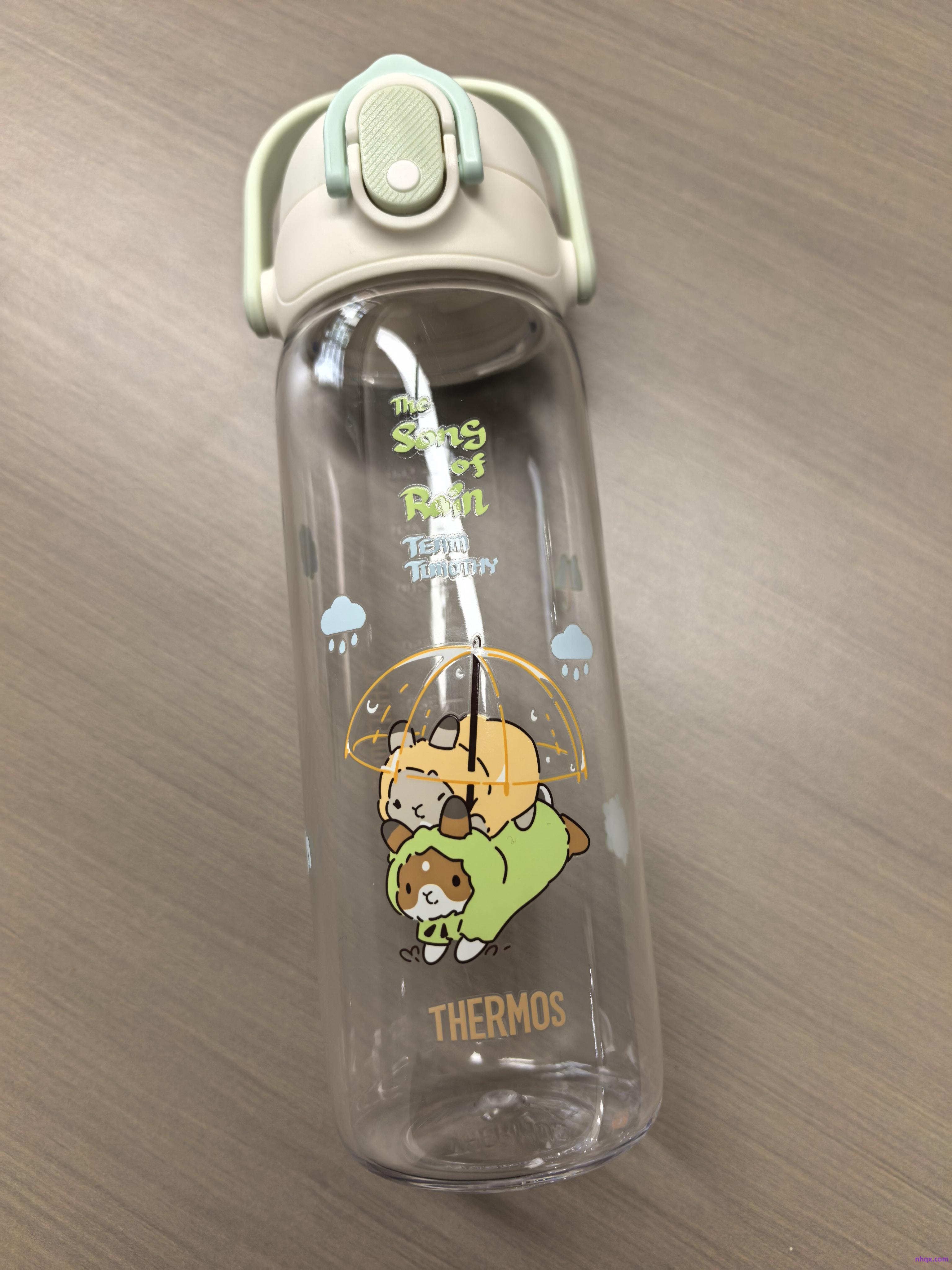 夏天热起来了,给家里宝贝买了个水杯